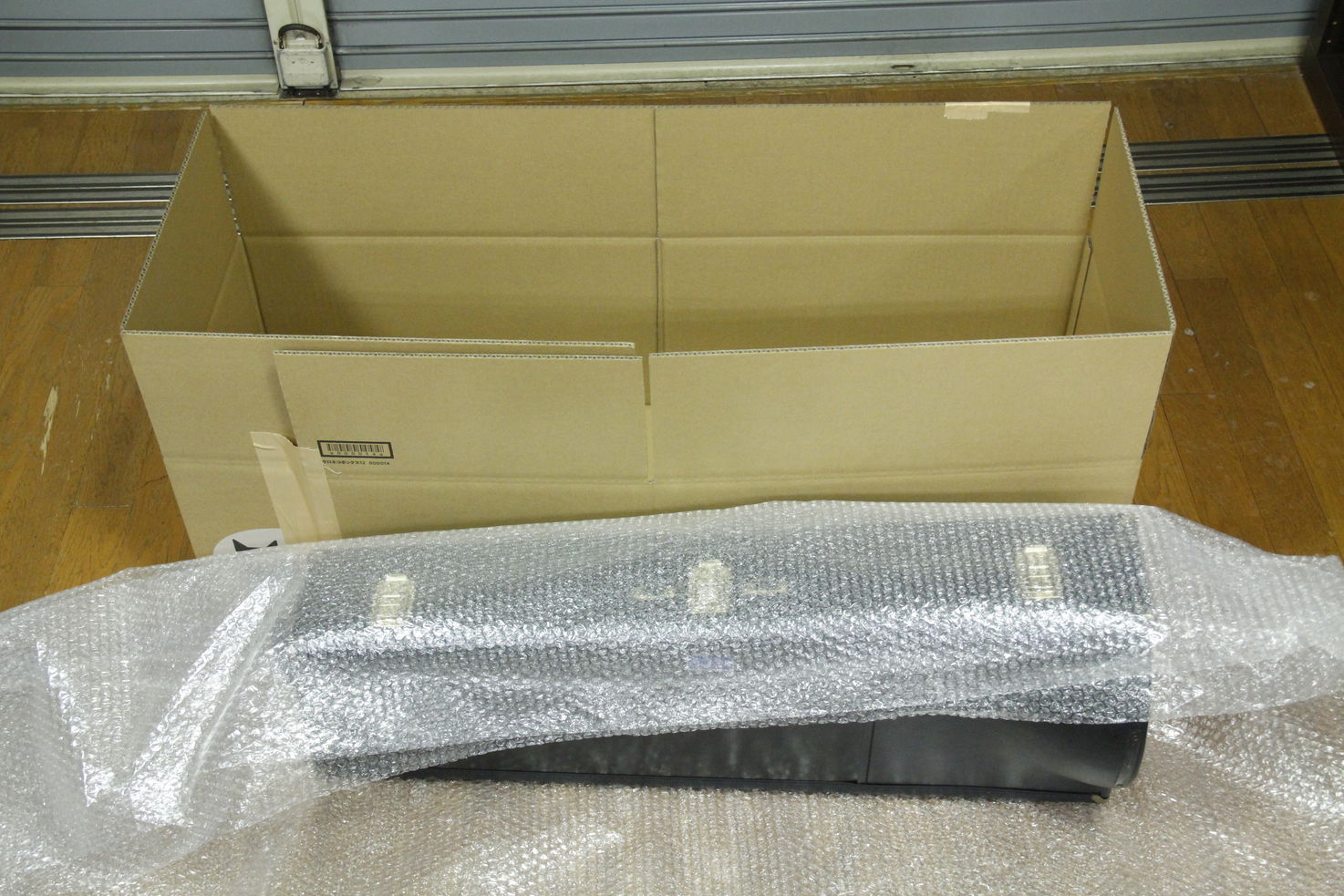 トロンボーンの梱包手順２：ケースを緩衝材で包みます